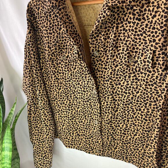 McCalls| Women's vintage y2k leopard button up collared jacket - Picture 11 of 16